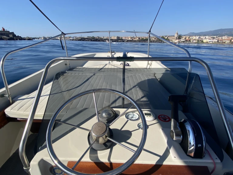 Motorboat to hire Riposto at the best price