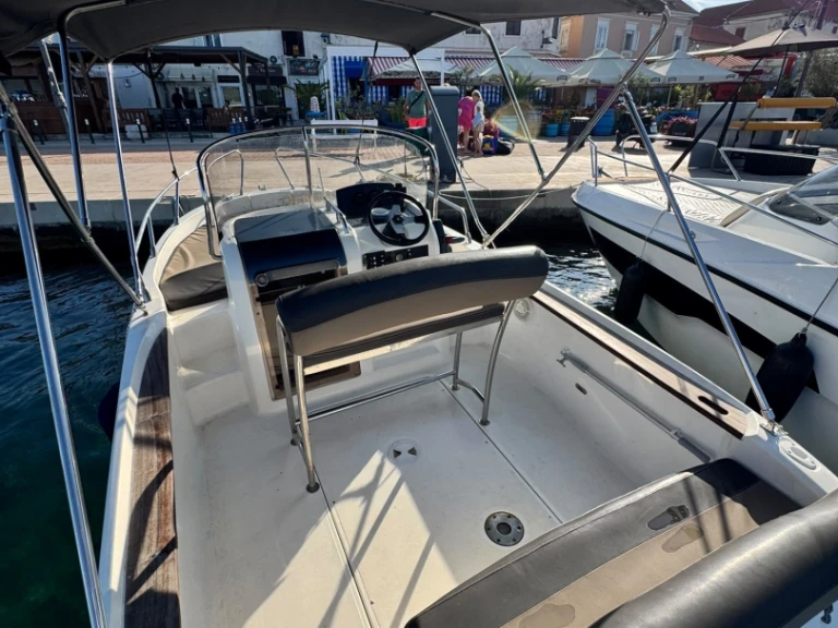 Motorboat to hire Tkon at the best price