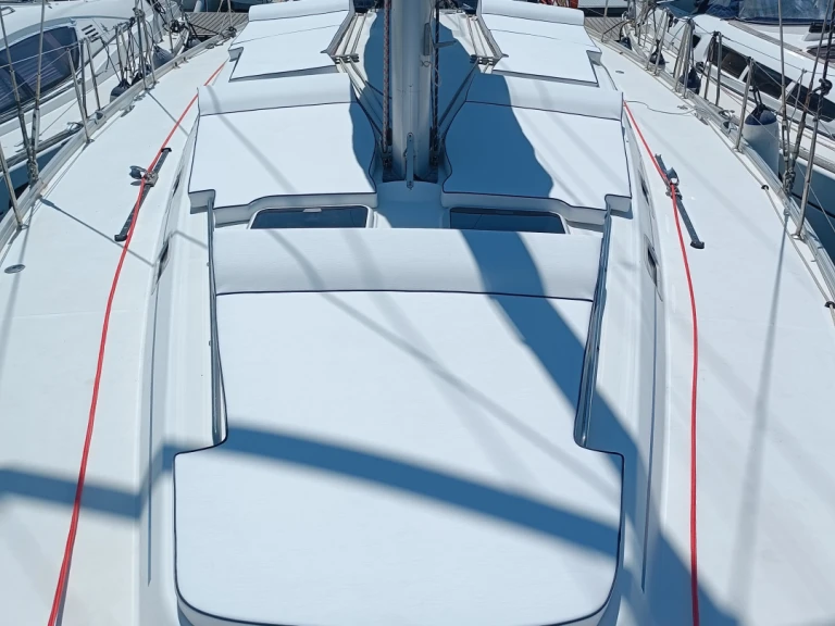 Charter a Bénéteau Cyclades 50.4 in Castellammare di Stabia on Samboat