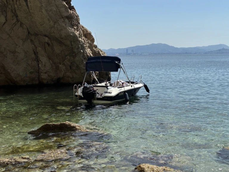 Hire Motorboat Kruger Stella with a boat licence