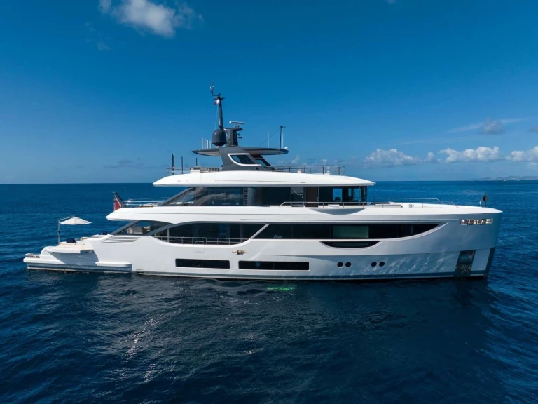 Hire a Benetti KINGS LAIR Bahama Islands