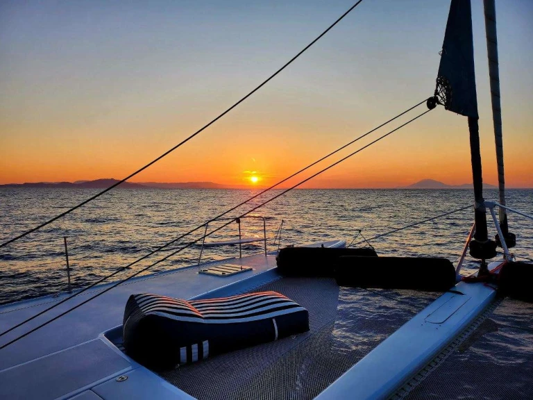 Hire Luxury Yacht Catana with a boat licence
