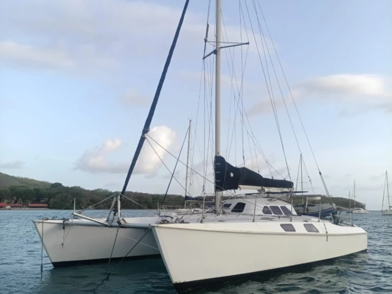 Charter a Fountaine Pajot Louisiane 37 in Sainte-Anne on Samboat