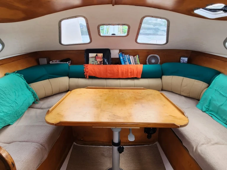 Charter a Fountaine Pajot Louisiane 37 in Sainte-Anne on Samboat