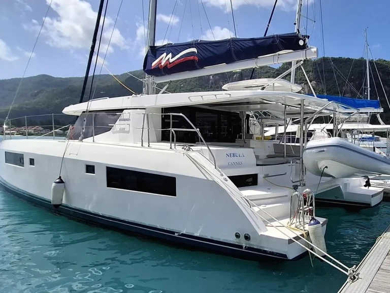 Catamaran to hire Eden Island at the best price