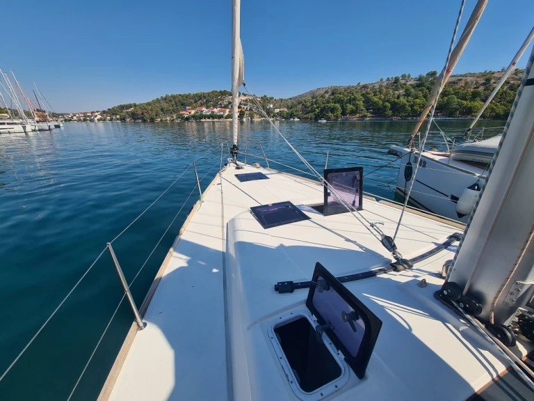 Sailboat to hire Zaton at the best price