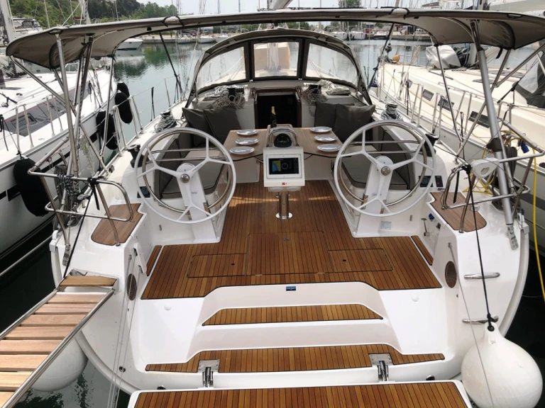 Hire Sailboat Bavaria with a boat licence
