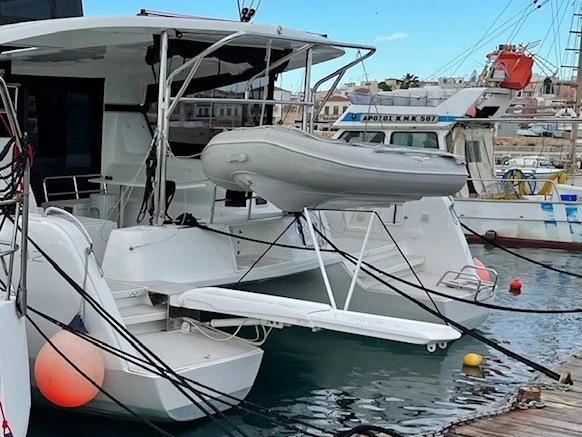 Hire Catamaran Lagoon with a boat licence
