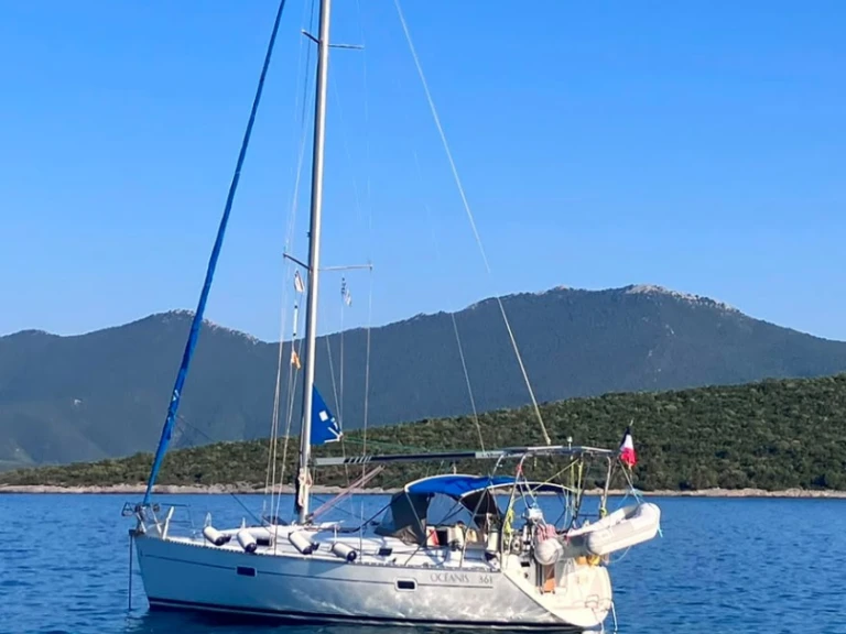 Sailboat to hire Volos at the best price