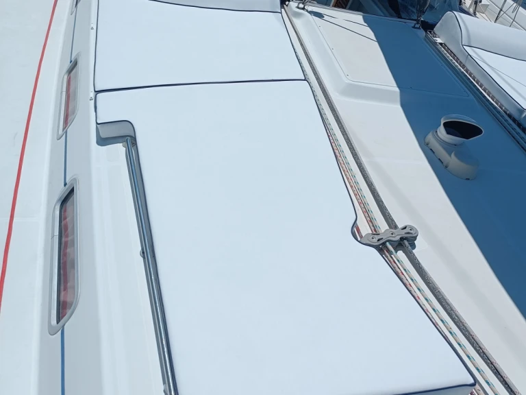 Hire a Bénéteau Cyclades 50.4 Castellammare di Stabia