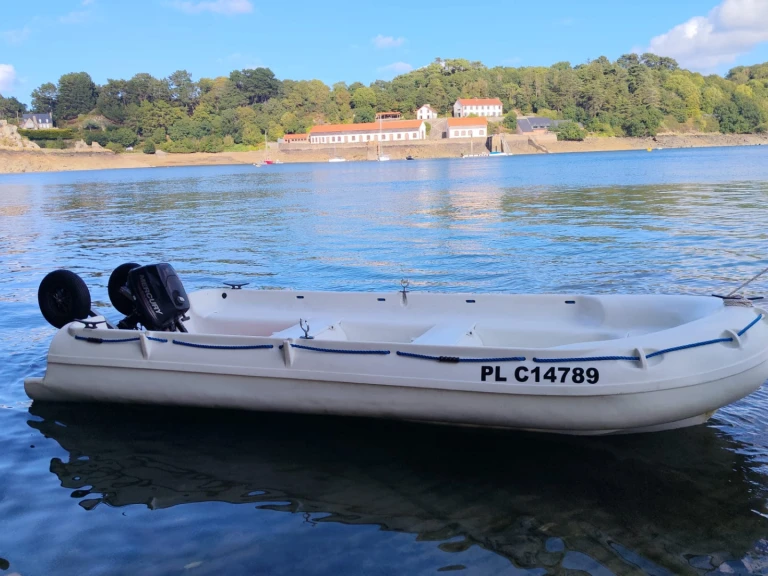 Fun Yak Fun Yak 390 charter bareboat or skippered in  Lézardrieux