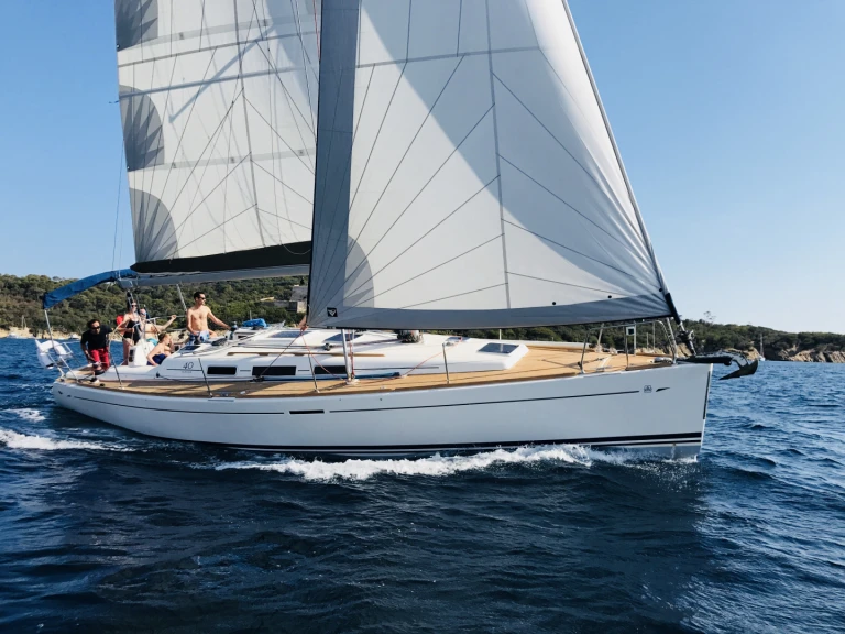 Charter a Dufour Dufour 40 Performance in Bandol on Samboat