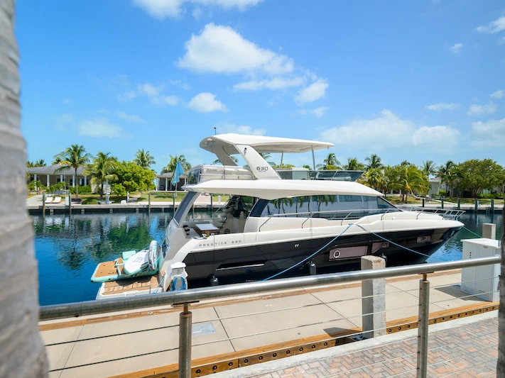 Charter a Prestige 630 Flybridge in Miami Beach on Samboat