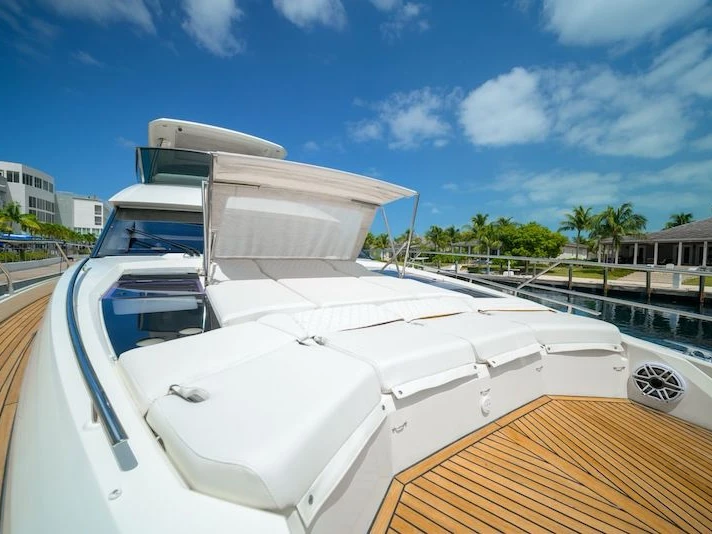 Hire Luxury Yacht Prestige with a boat licence