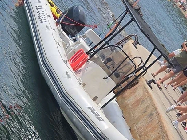 Hire RIB Zodiac with a boat licence