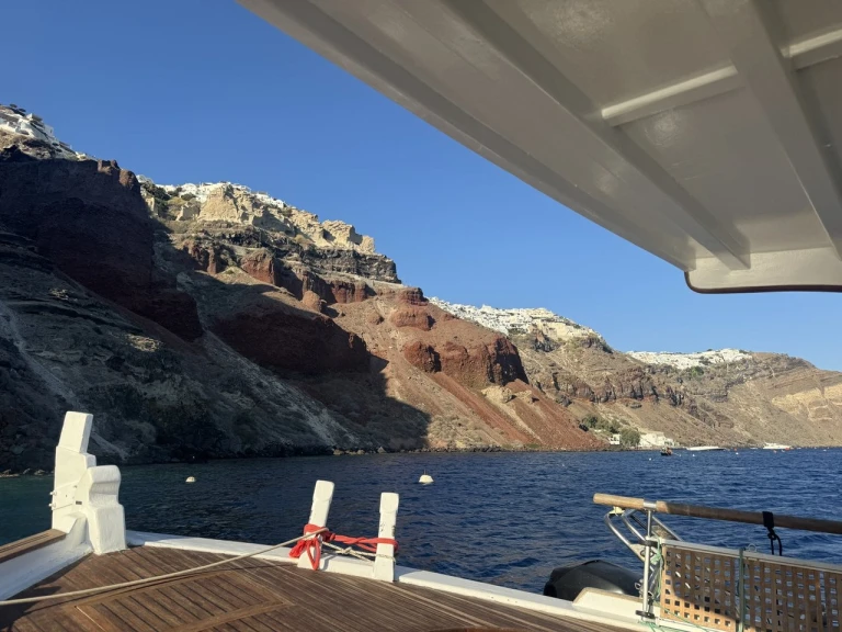 Sailboat to hire Oía at the best price