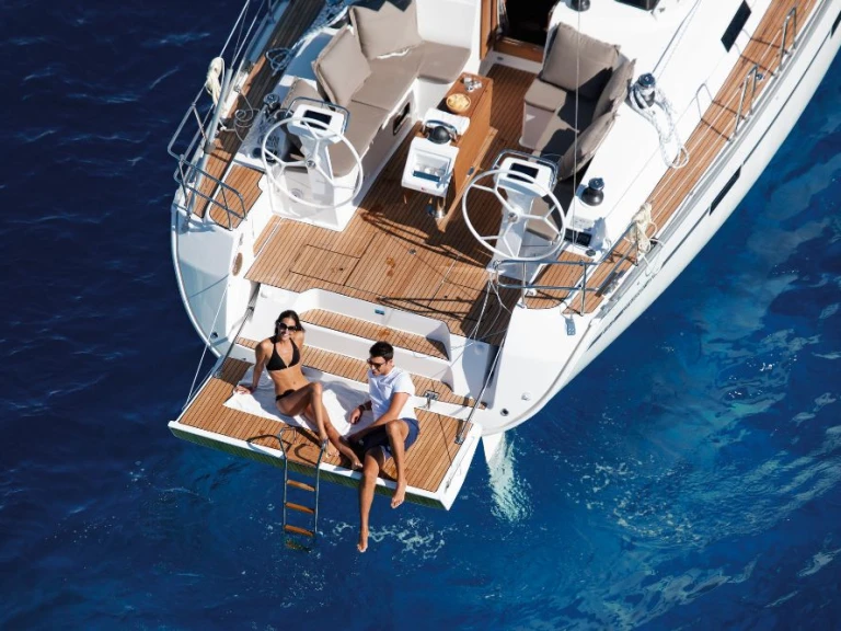 Sailboat hire in Lefkáda - Bavaria Cruiser 46