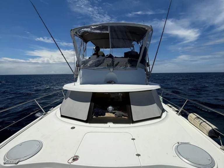 Hire a Fountaine Pajot Highland 35 Pilot Baie Sainte Anne