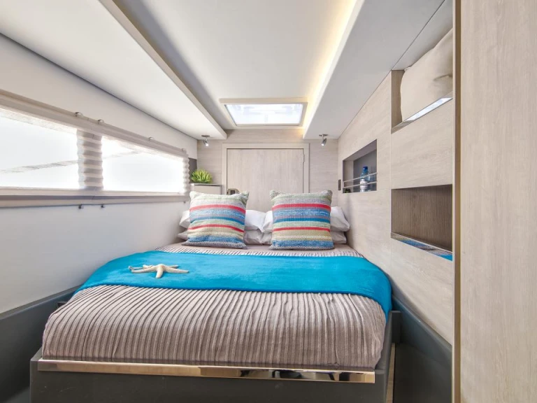 Yacht hire Piraeus cheap Leopard 45