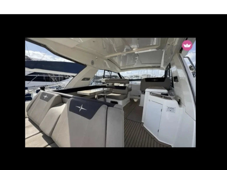 Hire Luxury Yacht with or without skipper Bavaria Fréjus