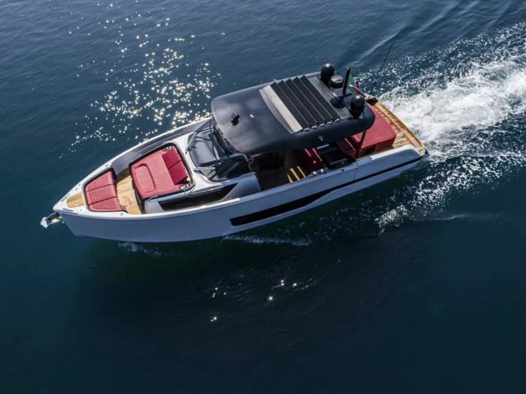 Hire a Pershing Pershing 90 Saint-Tropez