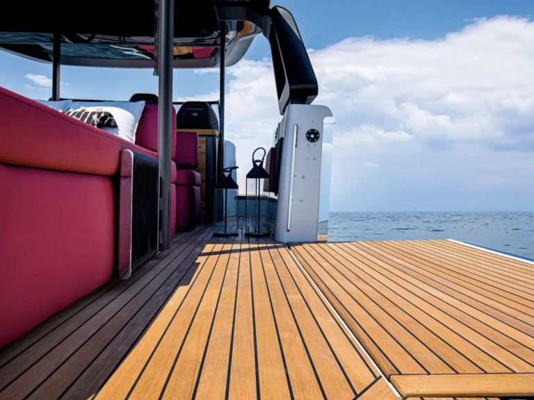 Luxury Yacht hire in Saint-Tropez - Pershing Pershing 90
