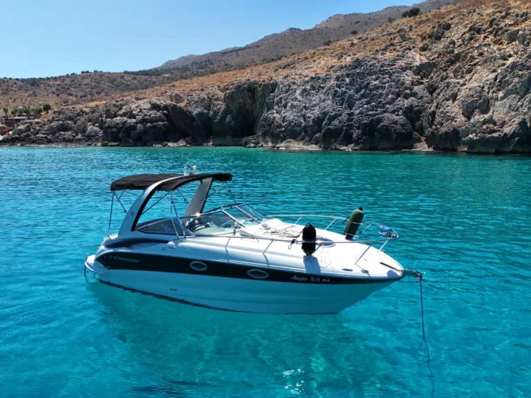 Hire Motorboat Crownline with a boat licence