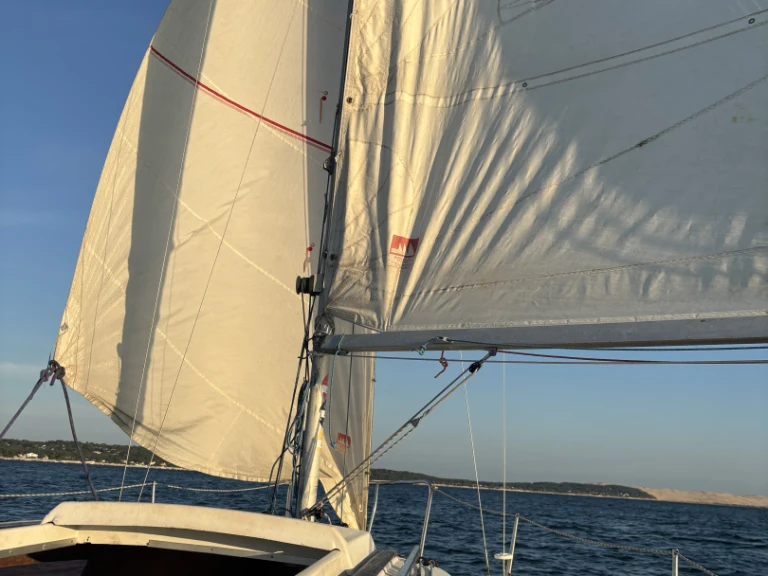 Yacht charter France - Yachting-France Jouët 680 on SamBoat