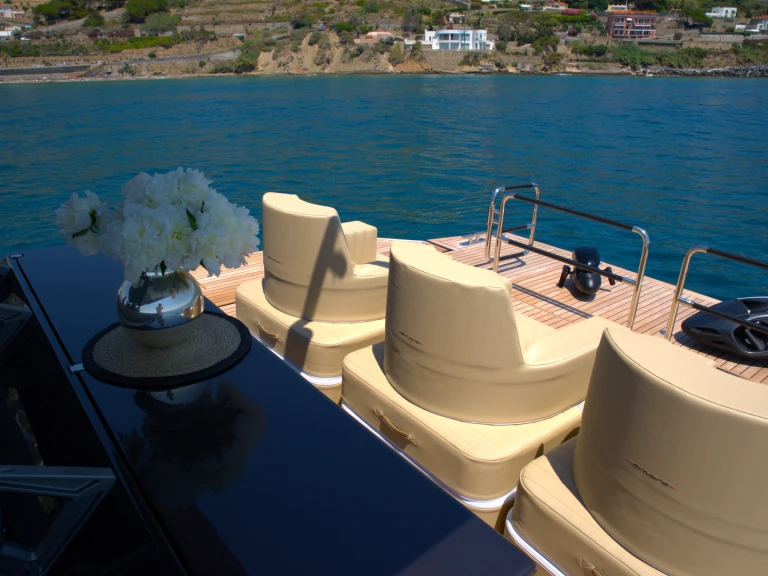 Charter a Anvera 48 in Saint-Tropez on Samboat