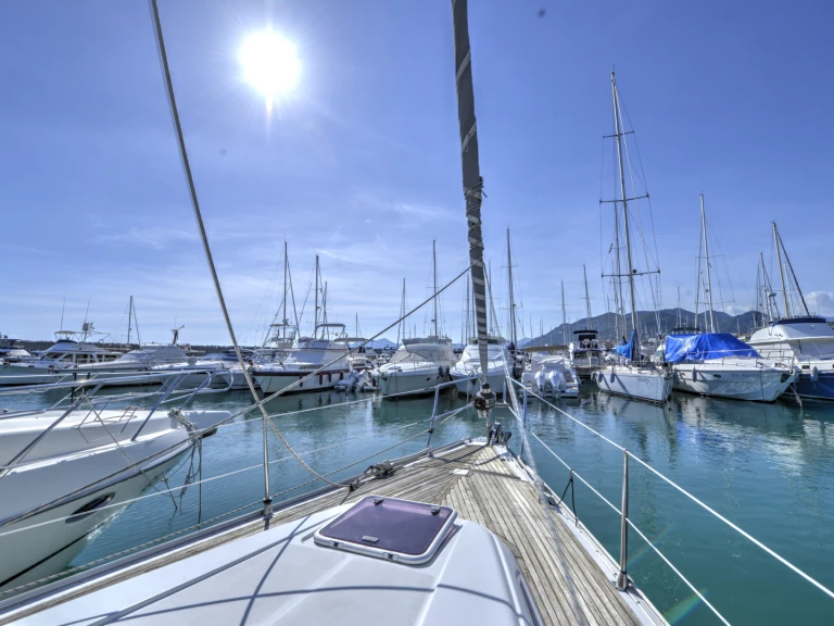 Charter a Bavaria Bavaria 41 Cruiser in Lavagna on Samboat