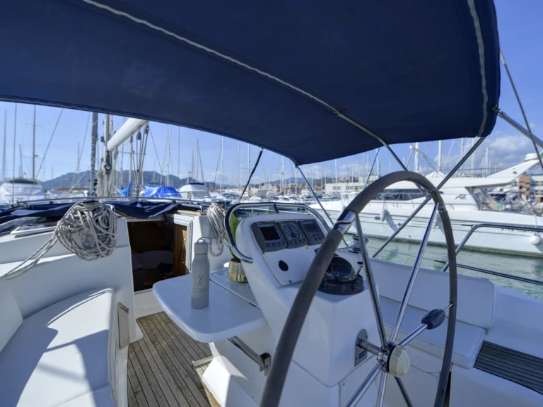 Hire Sailboat Bavaria with a boat licence