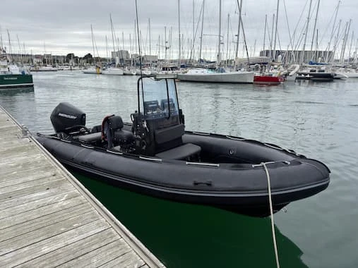 Zeppelin Zeppelin Command 21 VPRO charter bareboat or skippered in  Cherbourg-en-Cotentin