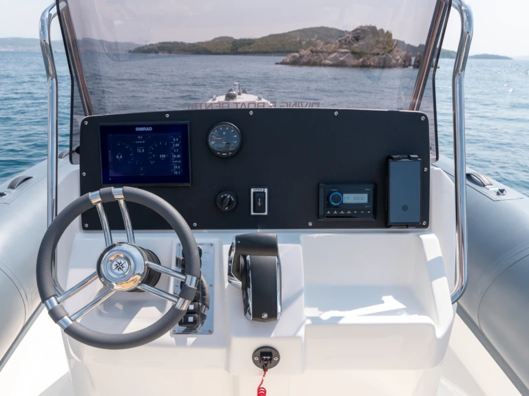 Hire RIB Pirelli with a boat licence