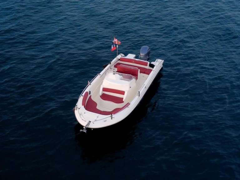 Hire a Pacific Craft Pacific Craft 670 Anglet