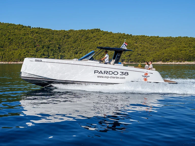 Motorboat to hire Šibenik at the best price
