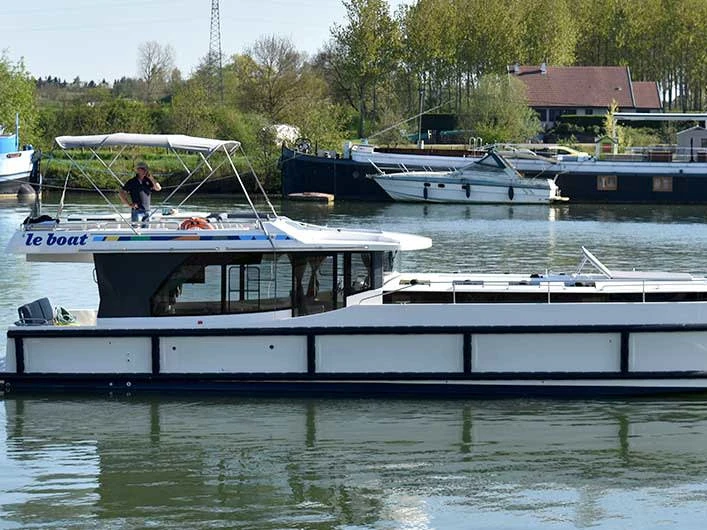 Motorboat to hire Homps at the best price