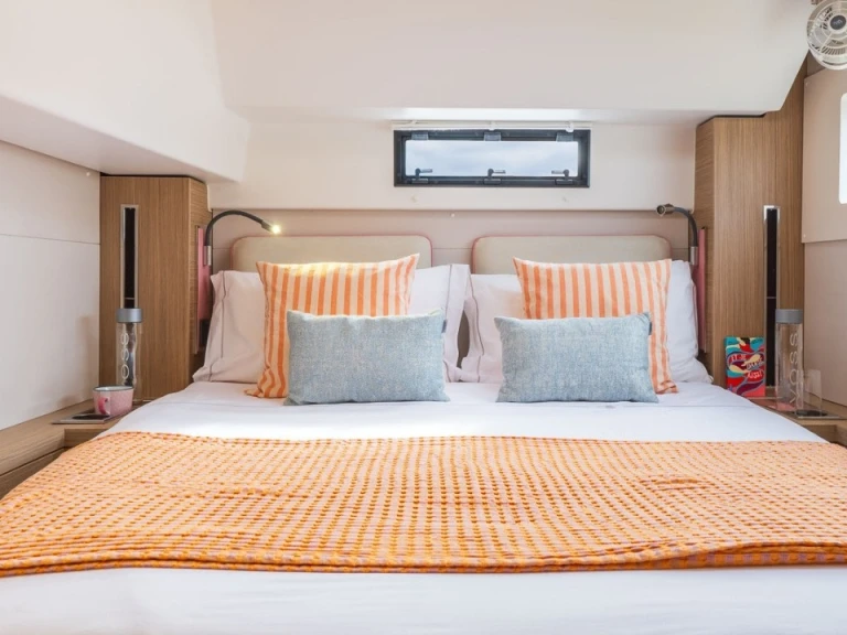 Hire Catamaran Lagoon with a boat licence