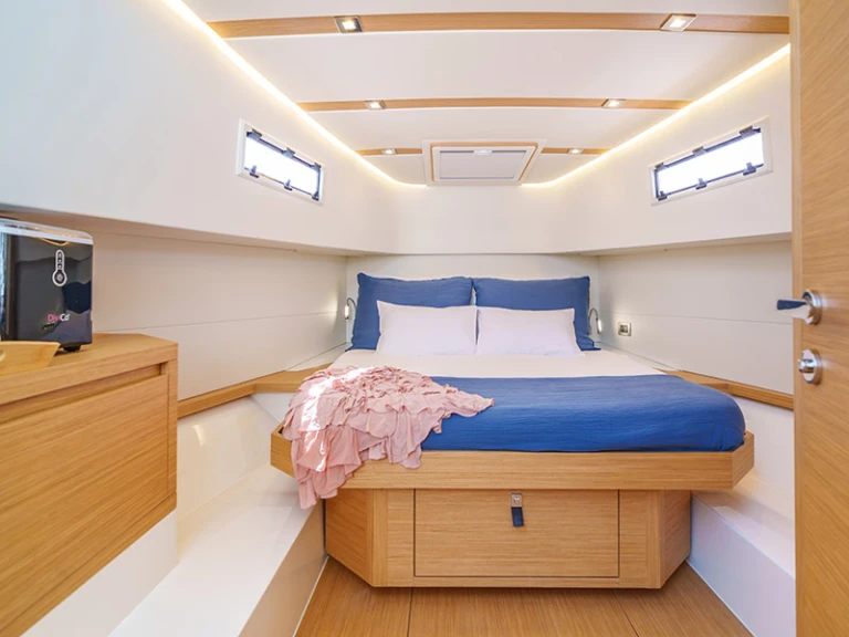 Yacht hire Šibenik cheap Pardo 38