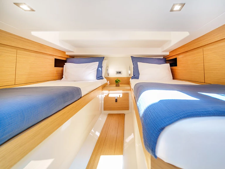 Motorboat hire in Šibenik - Pardo Yachts Pardo 38