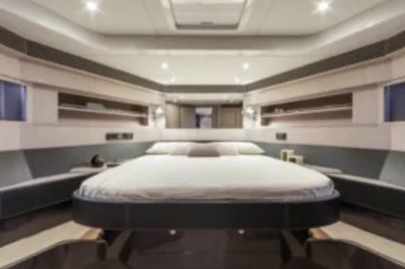 Yacht hire Saint-Tropez cheap Regal 27 Fasdeck