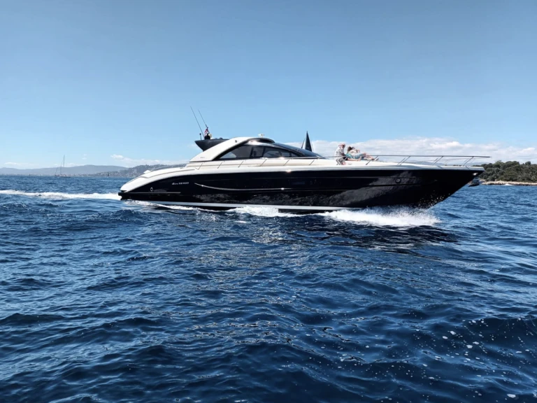 Hire Motorboat Monterey with a boat licence