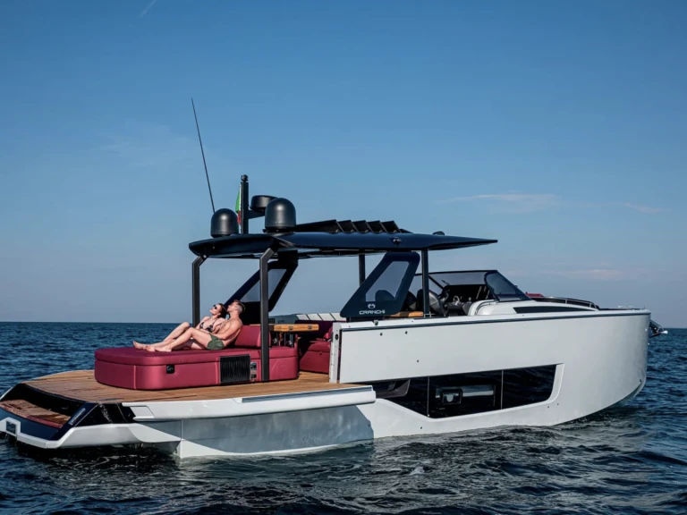 Motorboat to hire Saint-Tropez at the best price