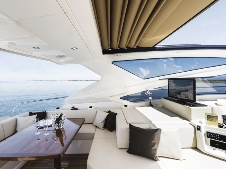 Hire Luxury Yacht with or without skipper Cranchi Saint-Tropez