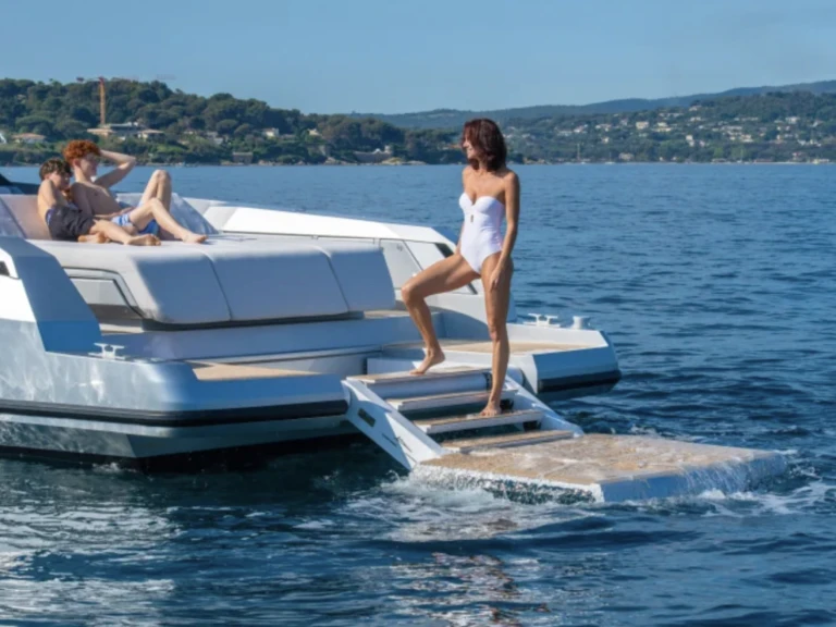 Luxury Yacht hire in Saint-Tropez - Santasevera 52