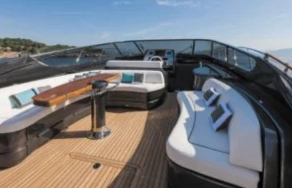Yacht hire Saint-Tropez cheap Riva 68'