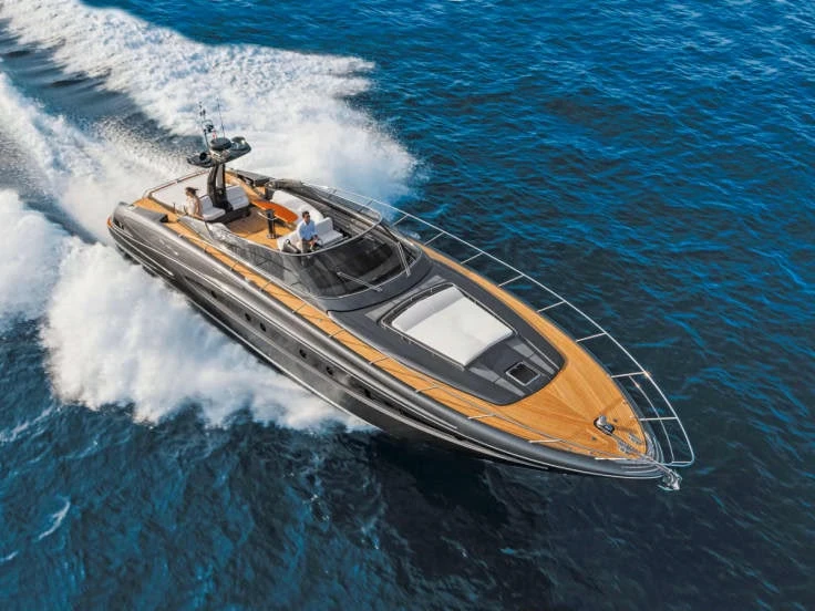 Hire Luxury Yacht Riva with a boat licence