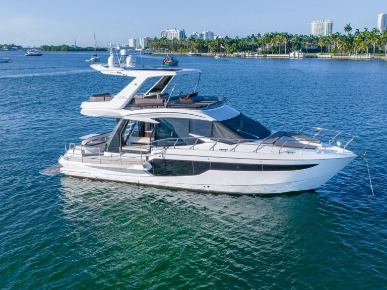 Hire a Monterey 27 Miami Beach