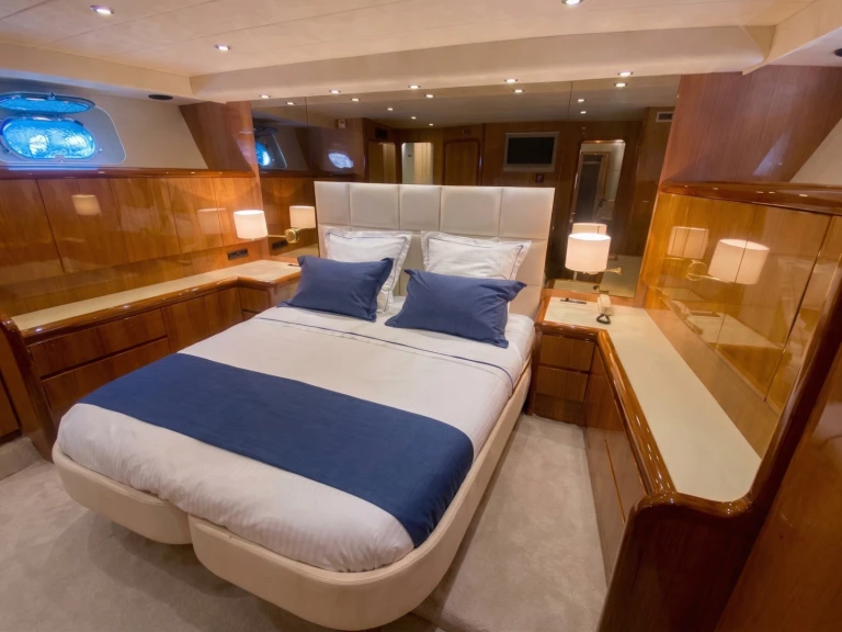 Luxury Yacht hire in Saint-Tropez - Falcon 82S
