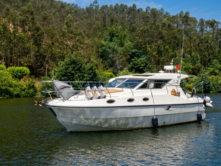 Motorboat to hire Porto at the best price