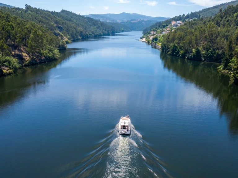 Hire a Azimut Azimut 39 Porto